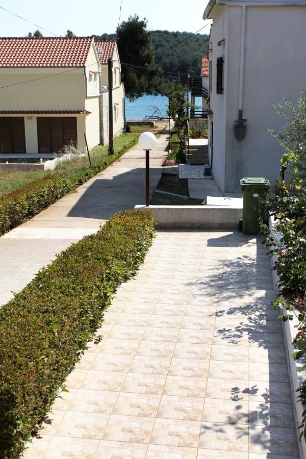 Apartments By The Sea Brgulje, Molat - 6241 Eksteriør bilde